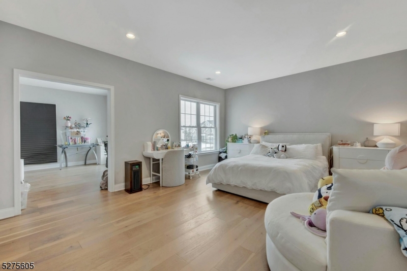 15 Roxbury Rd