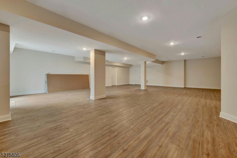 15 Roxbury Rd