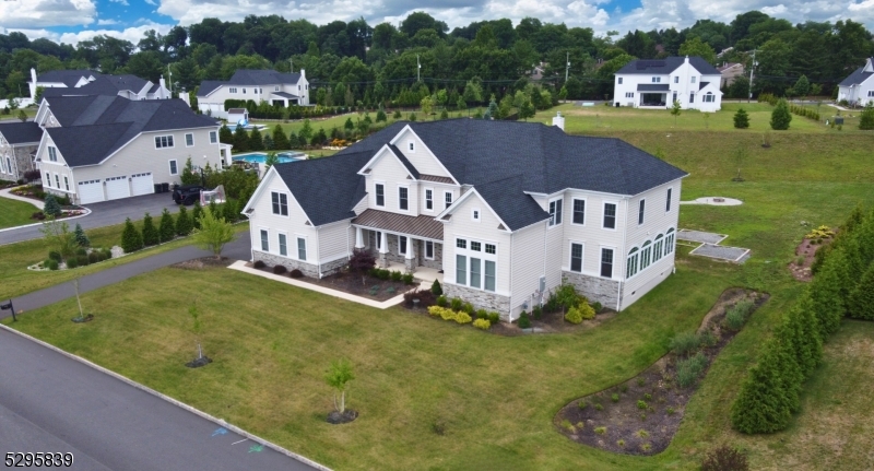 15 Roxbury Rd