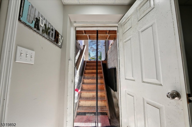 33 Bronia St