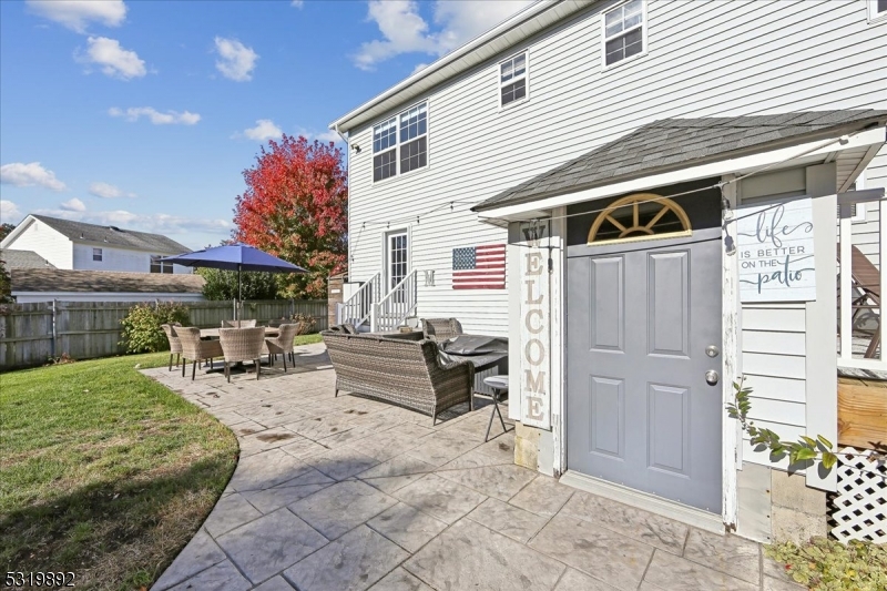 33 Bronia St