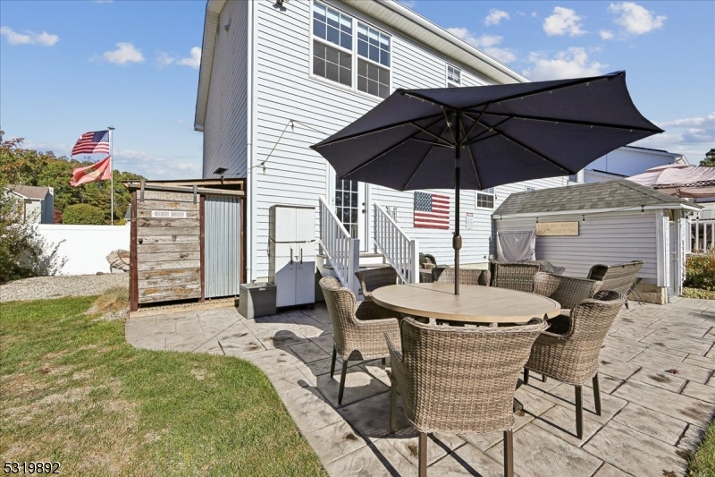 33 Bronia St