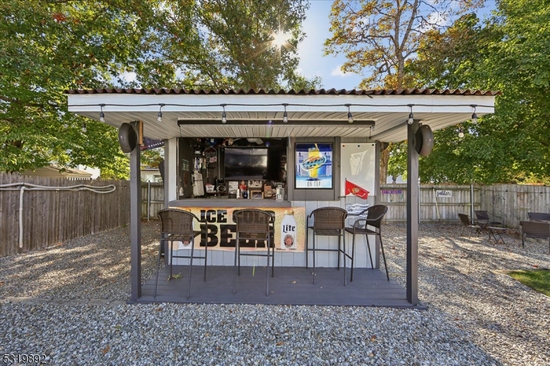 33 Bronia St