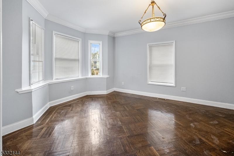 100 N Munn Ave