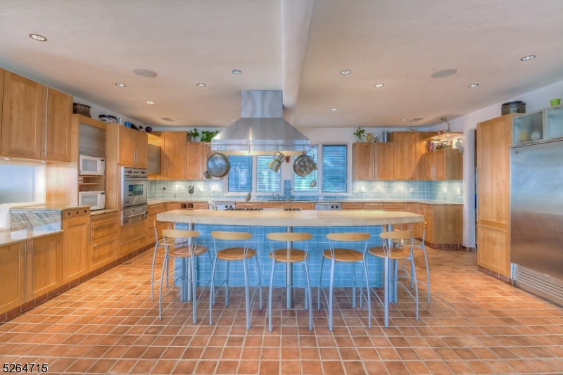 12 Chelsea Dr