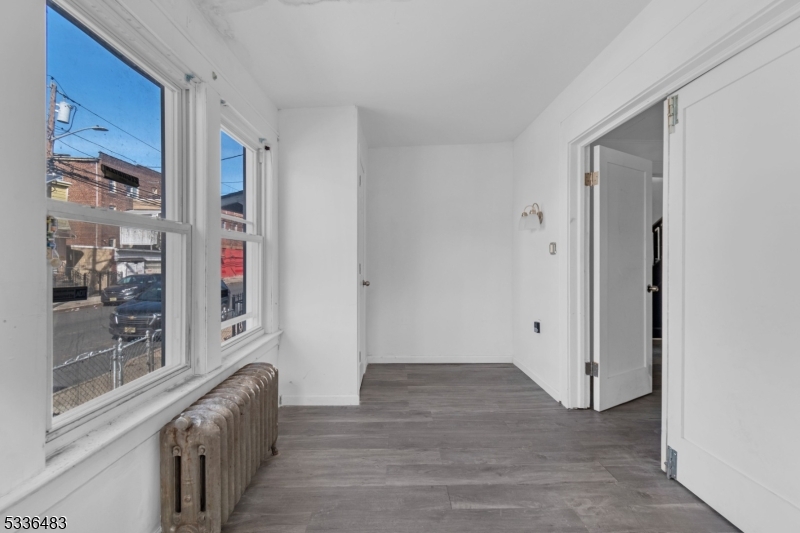 184 Sunset Ave