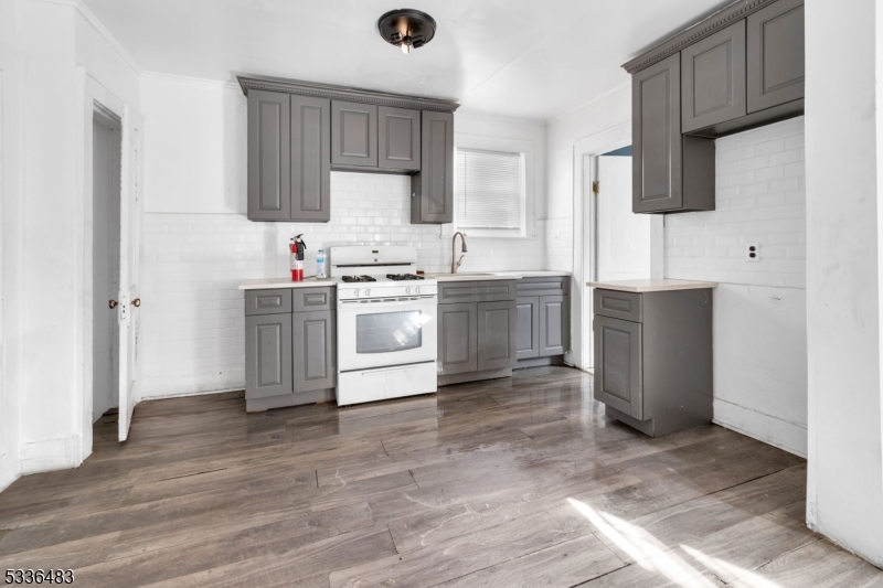184 Sunset Ave