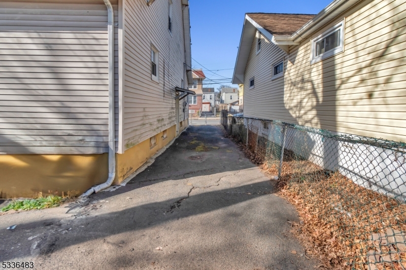 184 Sunset Ave