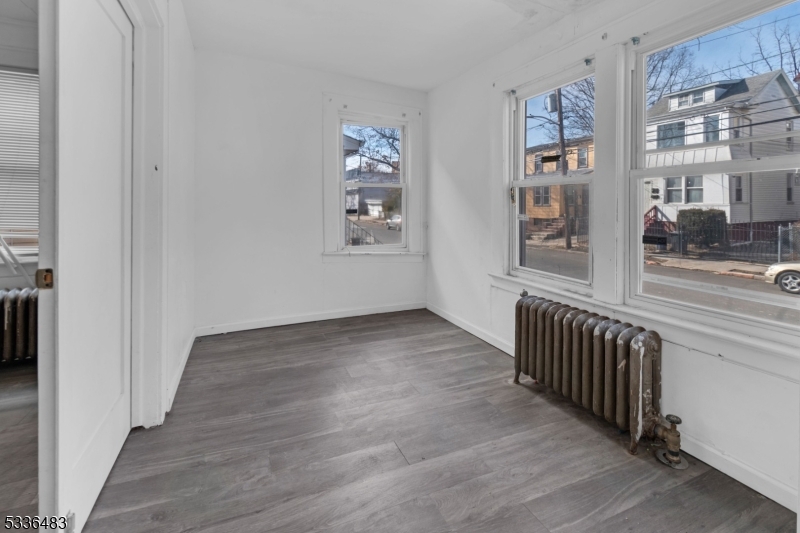 184 Sunset Ave