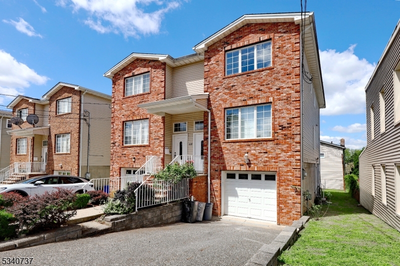 115 Macarthur Ave
