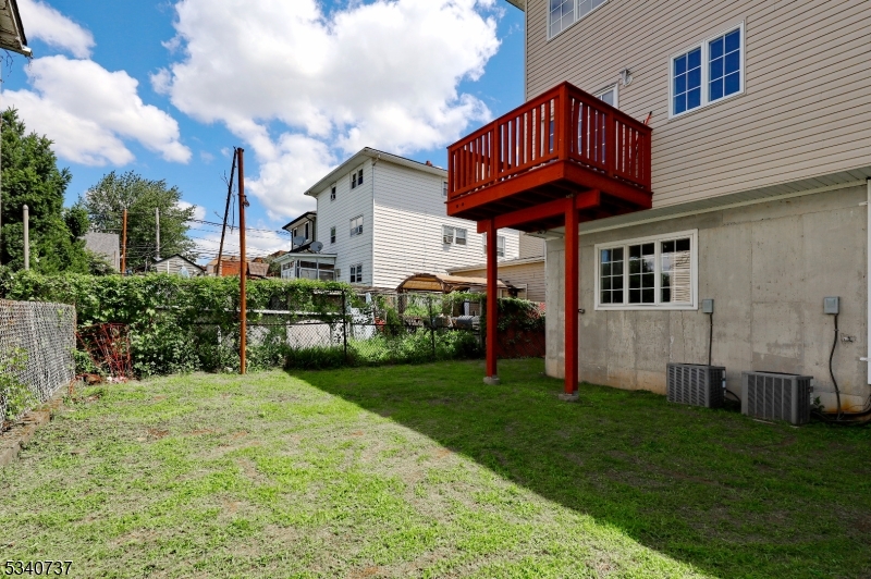 115 Macarthur Ave