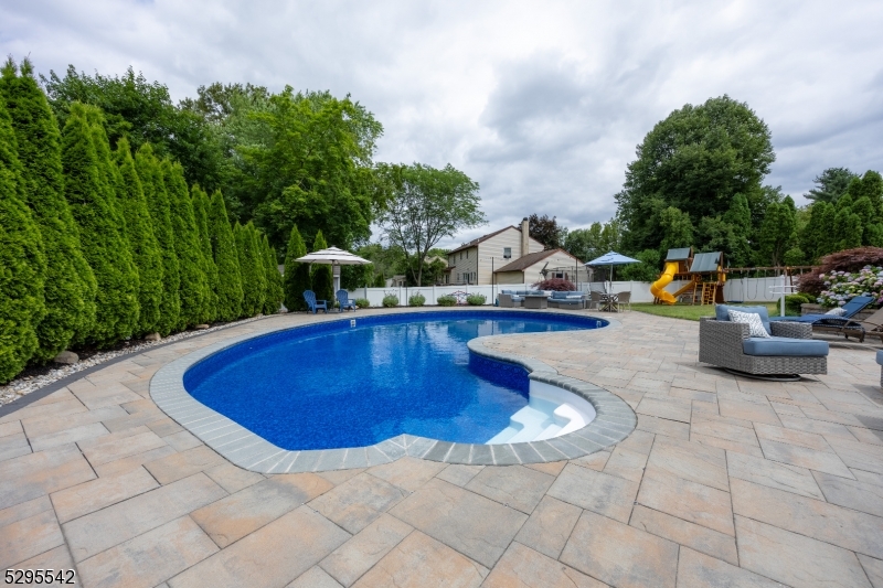 18 Marguerite Ln