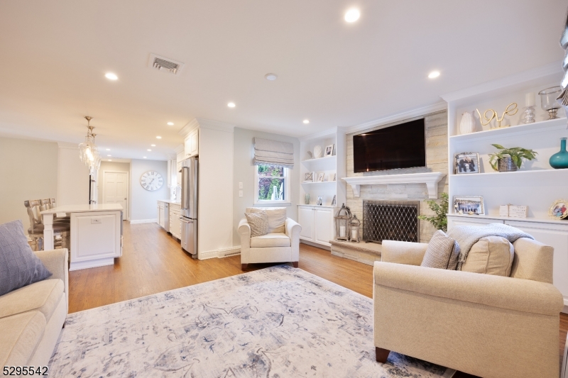 18 Marguerite Ln