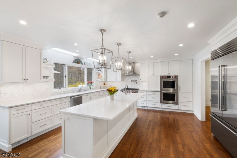4 Ascot Ln