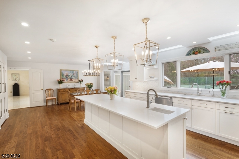 4 Ascot Ln