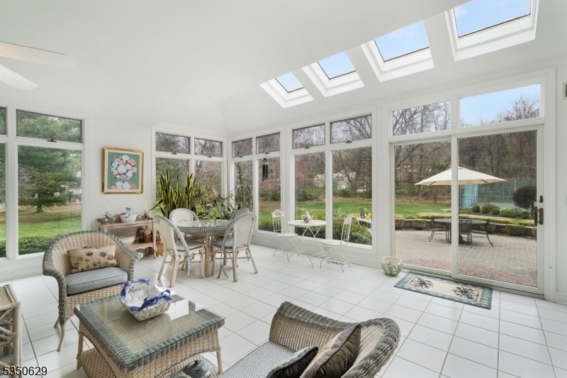 4 Ascot Ln