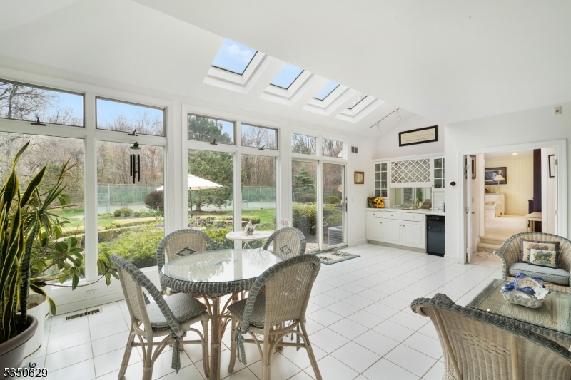 4 Ascot Ln