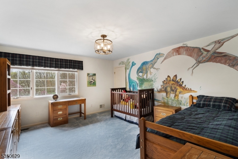 4 Ascot Ln