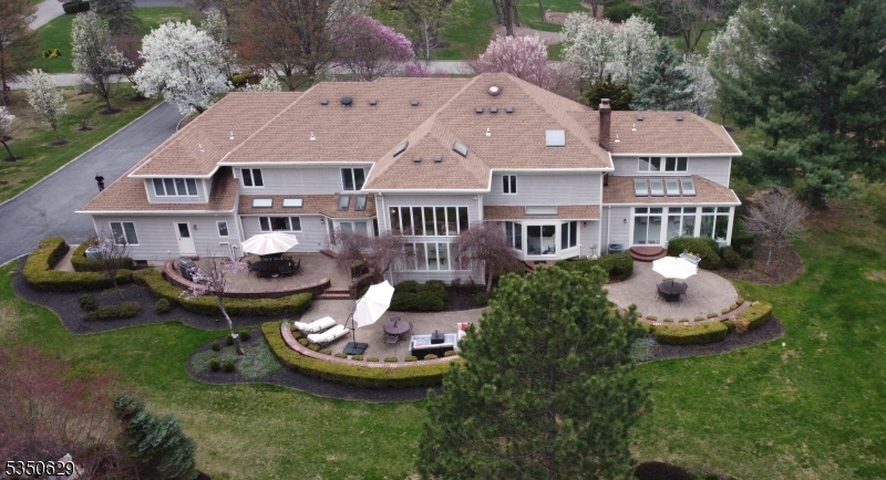 4 Ascot Ln