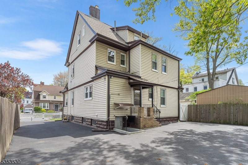 11 N 21St St