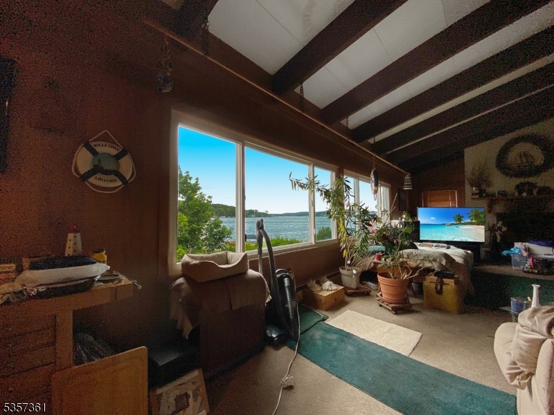 31 Cove Rd