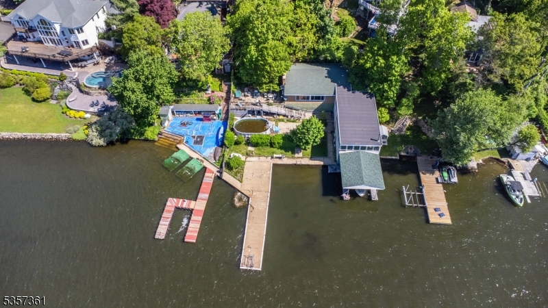 31 Cove Rd