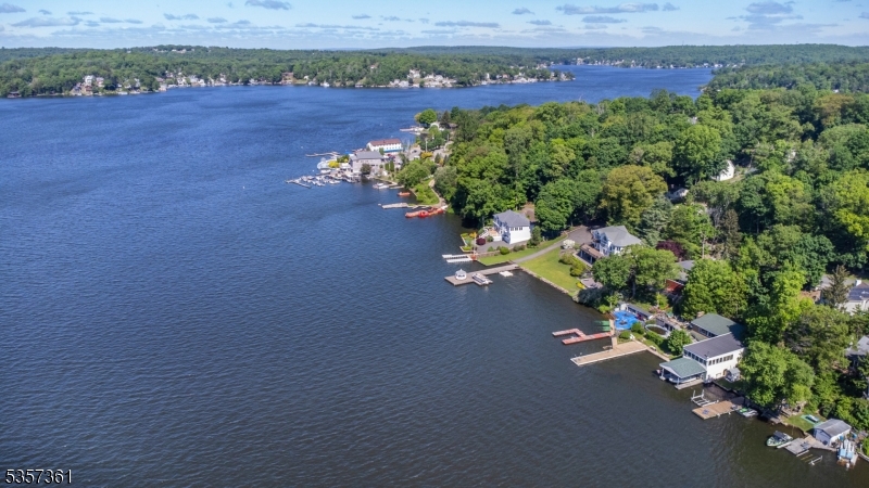 31 Cove Rd