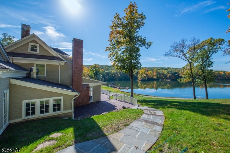 1 Brook Valley Ter