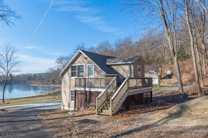 1 Brook Valley Ter