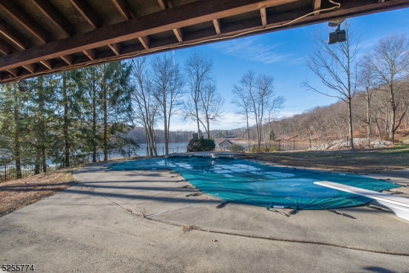 1 Brook Valley Ter