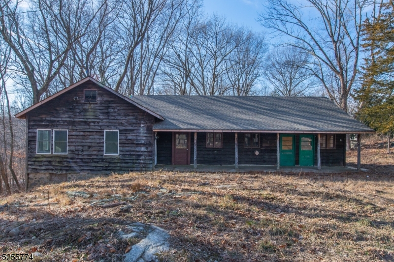 1 Brook Valley Ter