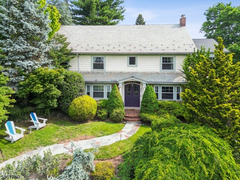 27 Fairway Dr