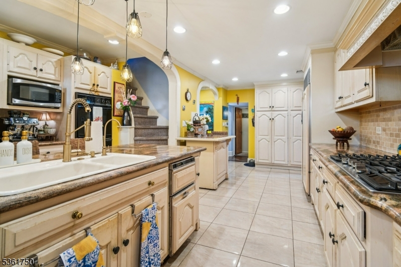 27 Fairway Dr