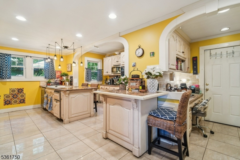 27 Fairway Dr