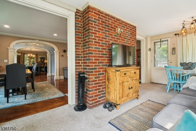27 Fairway Dr