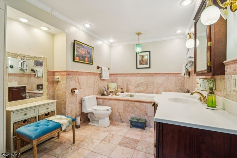 27 Fairway Dr