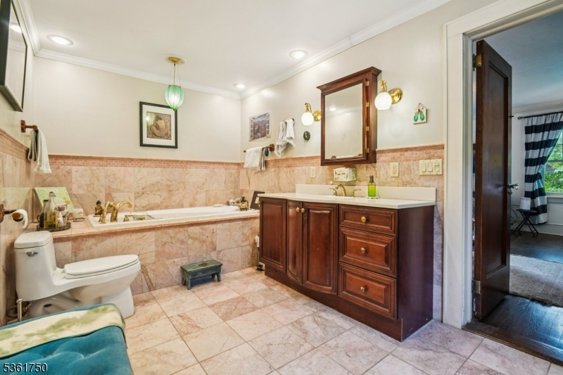 27 Fairway Dr