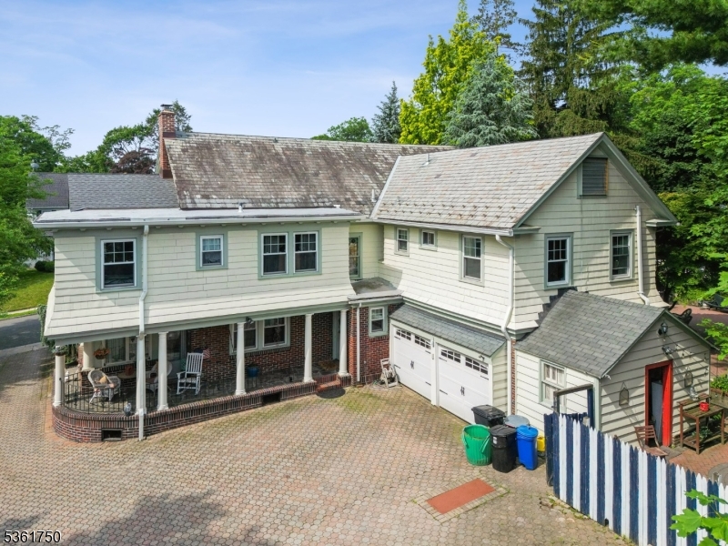 27 Fairway Dr