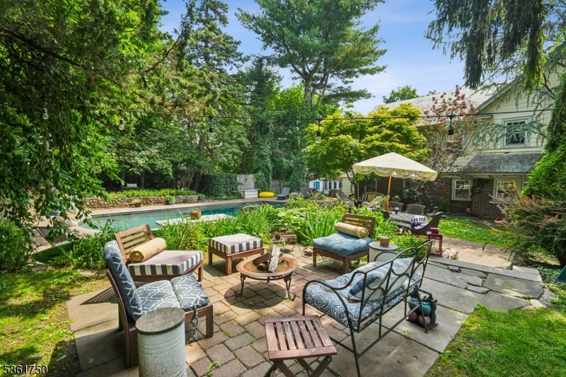 27 Fairway Dr