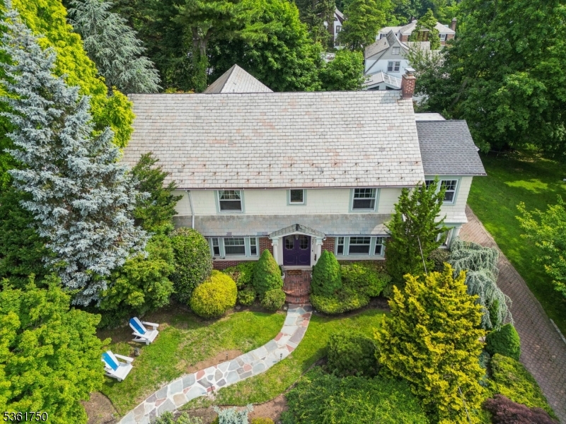 27 Fairway Dr