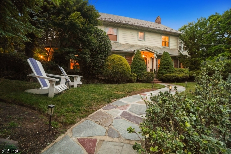 27 Fairway Dr