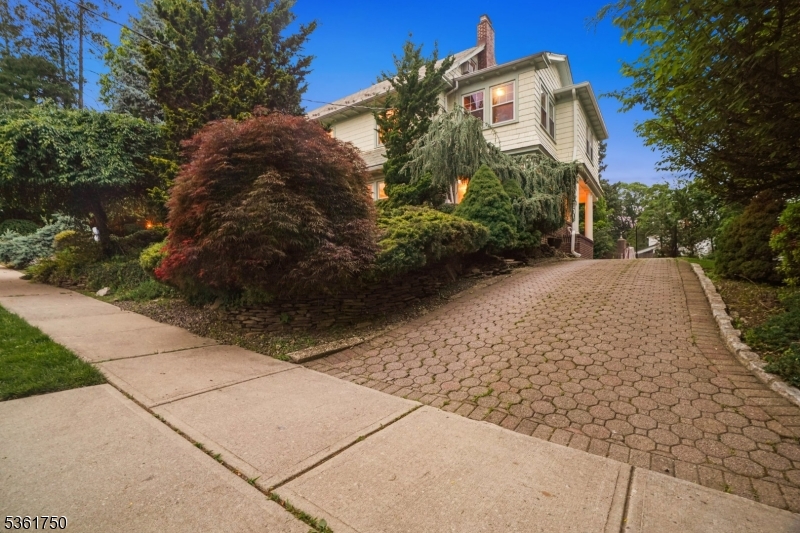 27 Fairway Dr