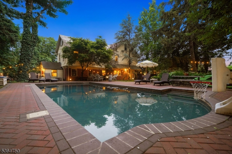 27 Fairway Dr
