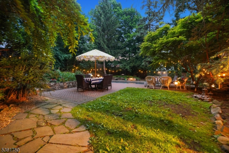 27 Fairway Dr