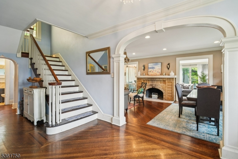 27 Fairway Dr