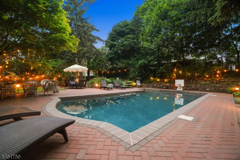 27 Fairway Dr