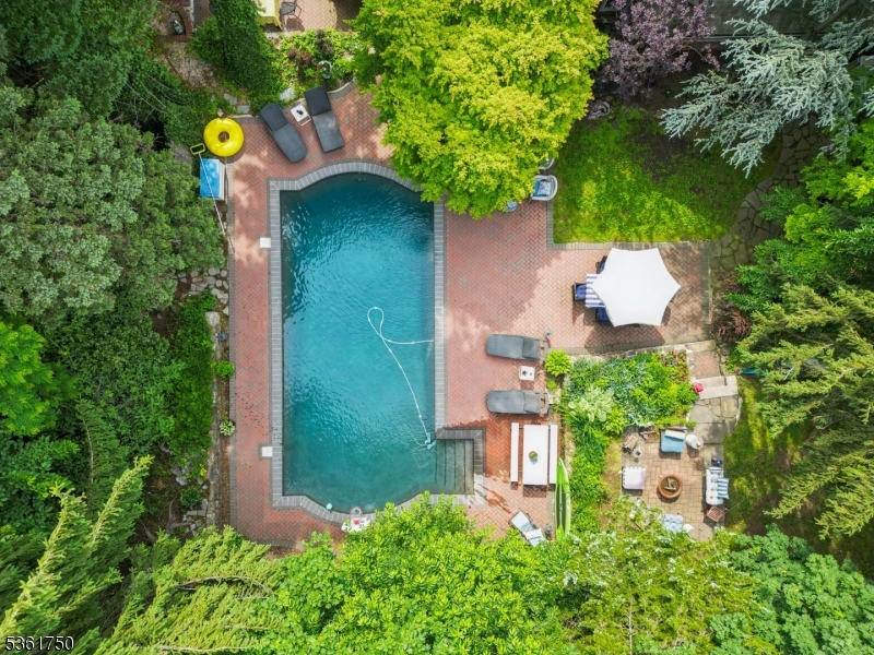 27 Fairway Dr