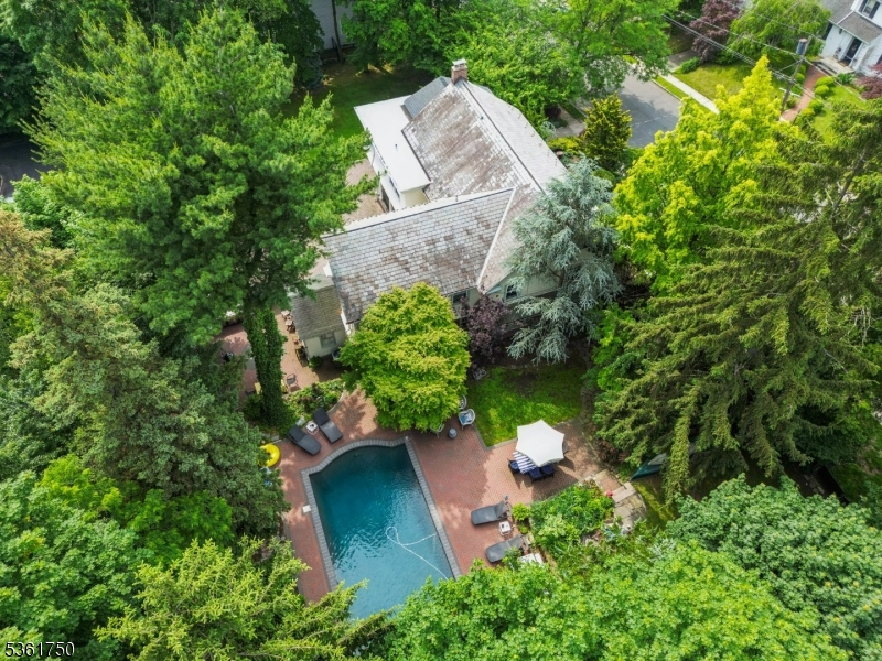 27 Fairway Dr