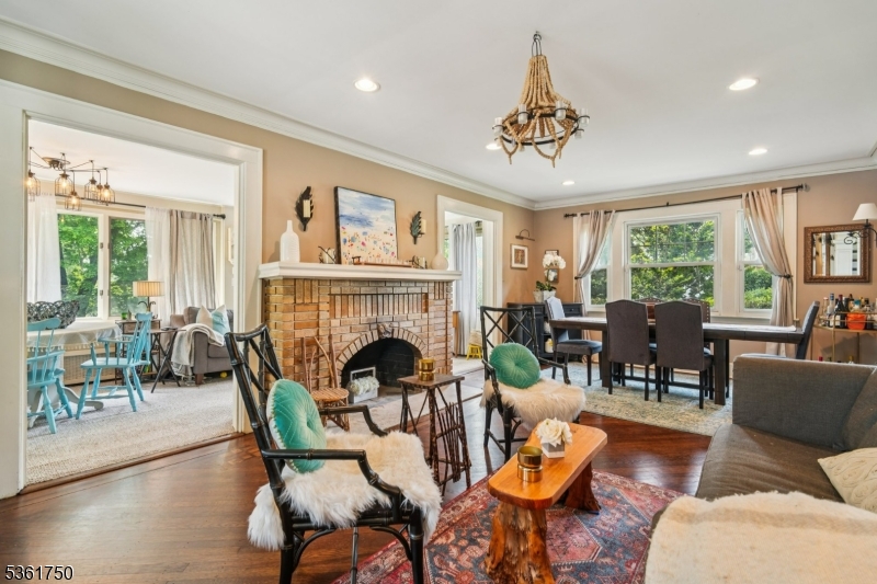 27 Fairway Dr