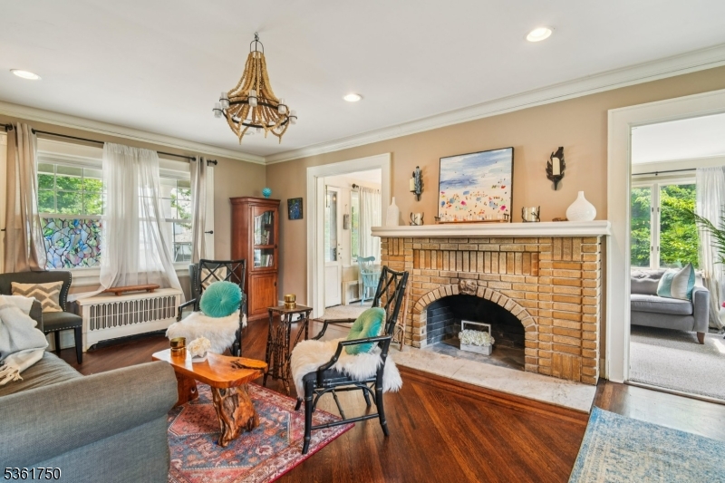 27 Fairway Dr